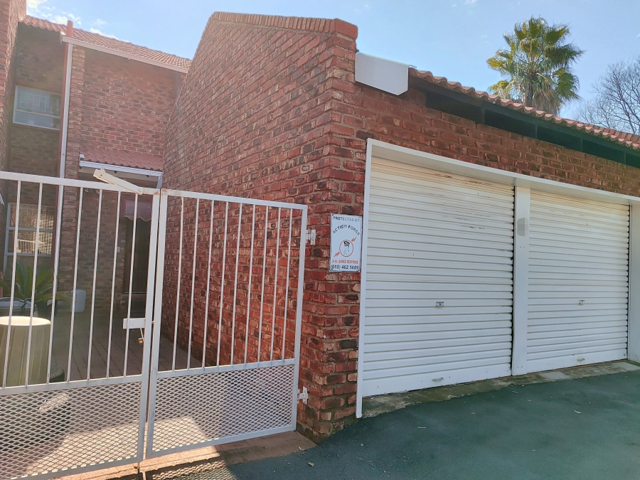 3 Bedroom Property for Sale in Flamwood North West